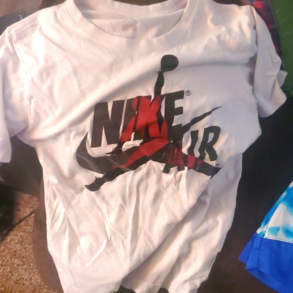 Size lg nike shirt
